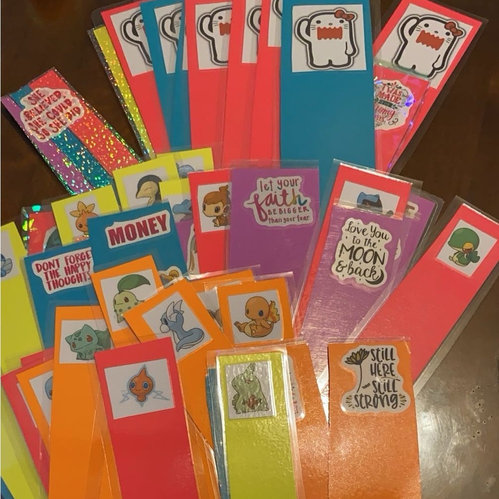 Bookmark 3/$5. Random or ask which one you like if I have it u can get it